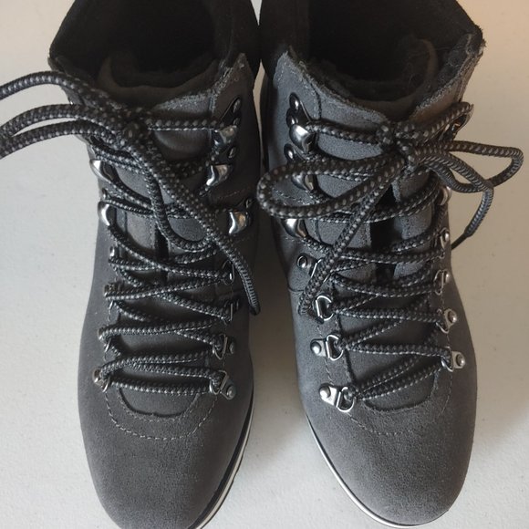 Blondo Hiking Boot - Picture 7 of 15